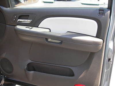 NO RESERVE 08 CHEVY SUBURBAN Z71 4X4 LOADED , LEATHER ,ROOF, REAR DVD, image 38