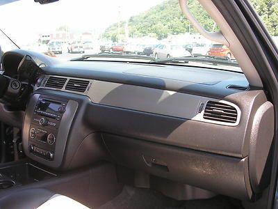 NO RESERVE 08 CHEVY SUBURBAN Z71 4X4 LOADED , LEATHER ,ROOF, REAR DVD, image 42