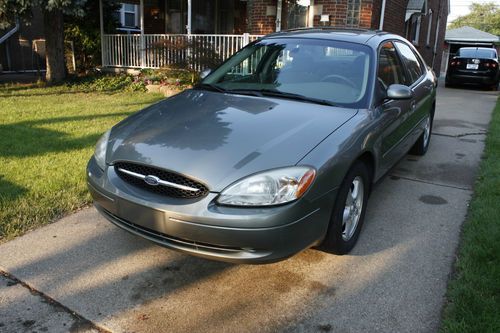 Silver 2003 ford taurus ses clean and well kept