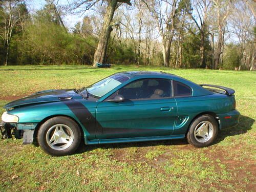 1998 ford mustang 6 cyl coupe - parts car only