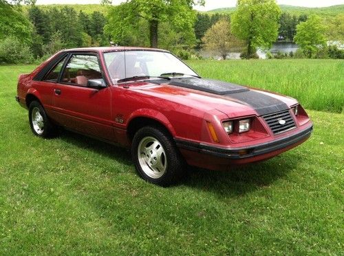 1983 ford mustang gt hatchback 2-door 5.0l