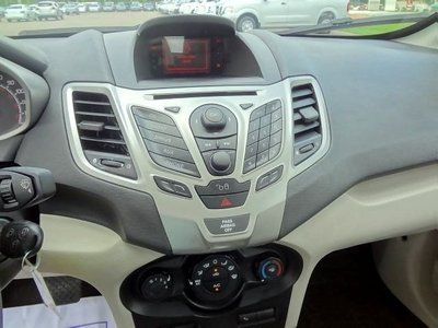 SE 1.6L CD Front Wheel Drive Power Steering Wheel Covers Steel Wheels MP3 Player, image 8