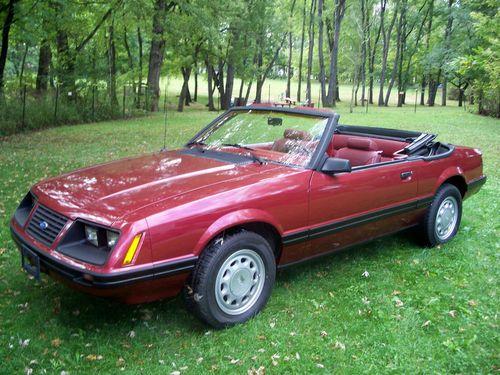 1983 ford mustang convertible 2-door