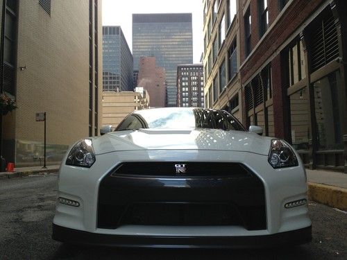 Gtr skyline 2013 white pearl private seller