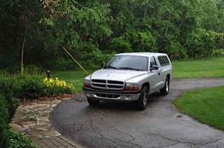 2002 dodge dakota  w/ matching cap!!!!