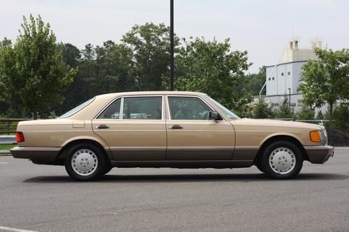 1988 mercedes benz 300 sel low mileage pristine vehicle !!! rare color !!!