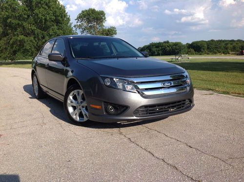2012 ford fusion se only 15k miles, clean, parking assist, no reserve