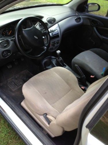 2000 Ford Focus ZX3 Hatchback 3-Door 2.0L, image 3