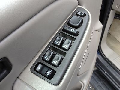 5.3L V8 CD Auto Headlamp On/Off-Delay Cassette Player Power Seat 3rd Row Seats, image 38