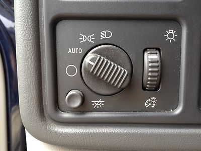 5.3L V8 CD Auto Headlamp On/Off-Delay Cassette Player Power Seat 3rd Row Seats, image 39