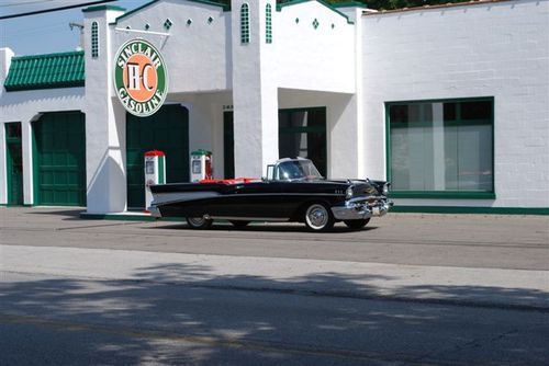 1957 CHEVROLET BEL AIR CONVERTIBLE, image 2