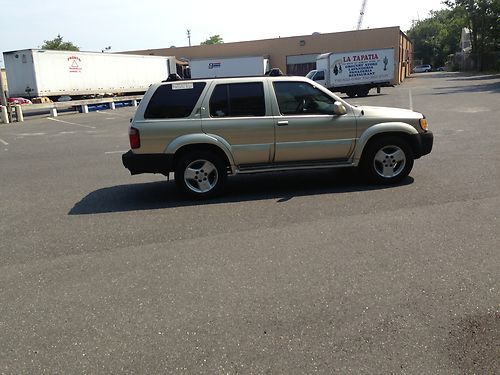 Infinity qx4   2001  four wheel drive aluminum wheel, leather seats