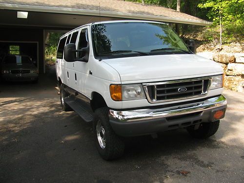 2007 ford chateau 4x4 van,4capt.chairs,rare rear bed/seat