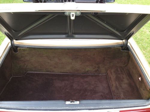 1982 Mercedes-Benz 380SL Base Convertible 2-Door 3.8L, image 9
