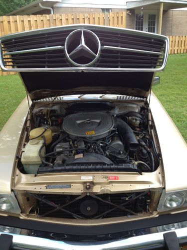 1982 Mercedes-Benz 380SL Base Convertible 2-Door 3.8L, image 10