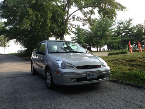 2002 ford focus zx3 hatchback 3-door 2.0l