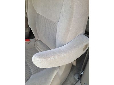 06 CE 7 Passenger 3.3L AM FM Stereo CD Player Power Steering 4 New Tires TOC, image 19