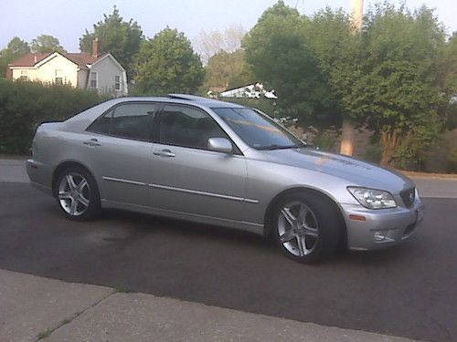 2002 lexus is300 base sedan 4-door 3.0l