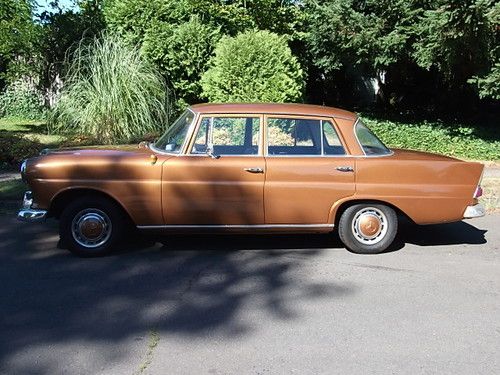 1965 Mercedes Benz 190 D runs great, image 2