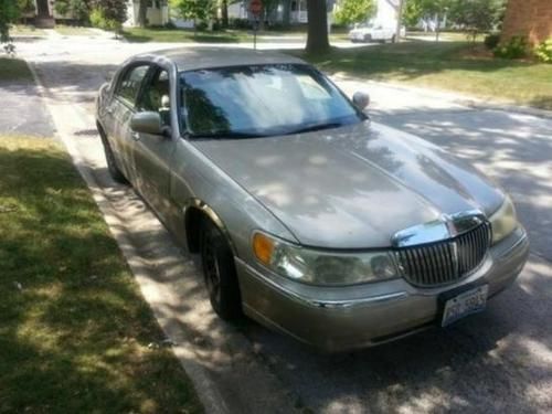 1999 lincoln town car executive sedan 4-door 4.6l