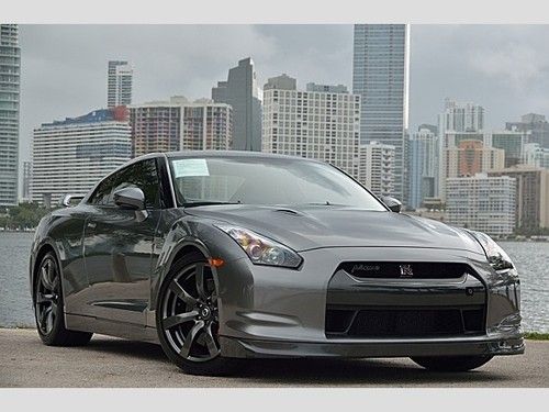 2009 nissan gt-r premium automatic 2-door coupe