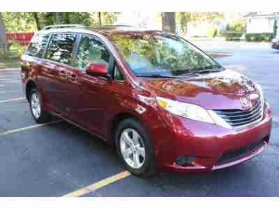 2011 Toyota Sienna Handicap Accessible Wheelchair Van Rear Entry Extra Wide Ramp, image 6
