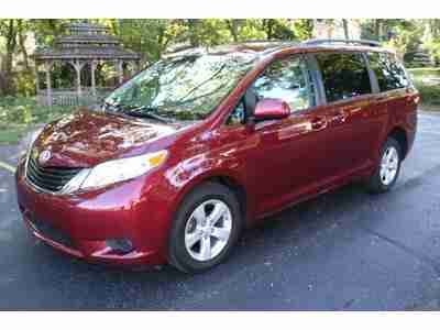 2011 Toyota Sienna Handicap Accessible Wheelchair Van Rear Entry Extra Wide Ramp, image 9