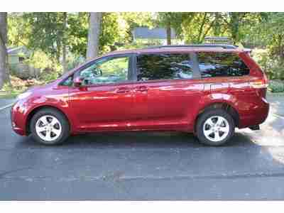 2011 Toyota Sienna Handicap Accessible Wheelchair Van Rear Entry Extra Wide Ramp, image 10