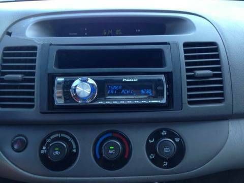 2002 Toyota Camry LE Sedan 4-Door 2.4L, image 3