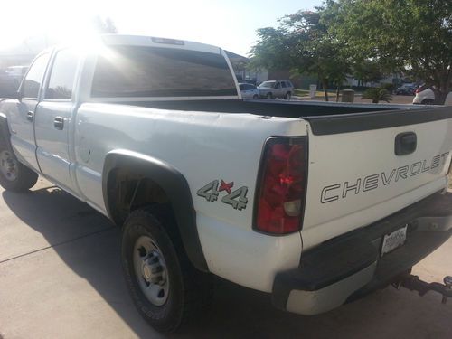 2006 chevrolet silverado 2500 hd wt crew cab pickup 4-door 6.0l 4wd 4x4