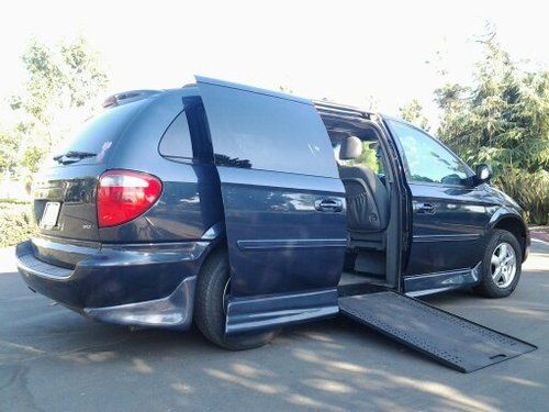 07 dodge grand caravan handicap wheelchair conversion van by rollx no reserve!