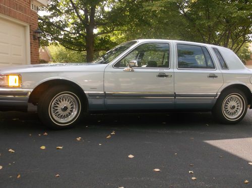 1990 lincoln town car signature series