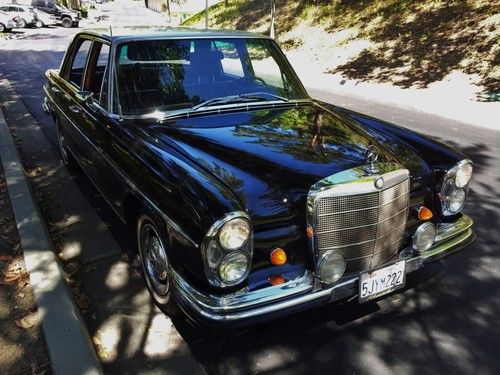 1966 mercedes 250s two tone exterior on black. ac. automatic. daily driver