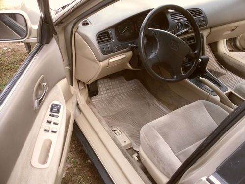 Honda Accord LX 1995, image 6