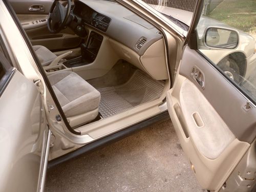 Honda Accord LX 1995, image 9