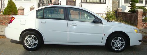 2003 saturn ion-2 base sedan 4-door - one owner - clean carfax - low mileage