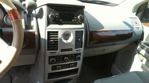 2010 chrysler town country
