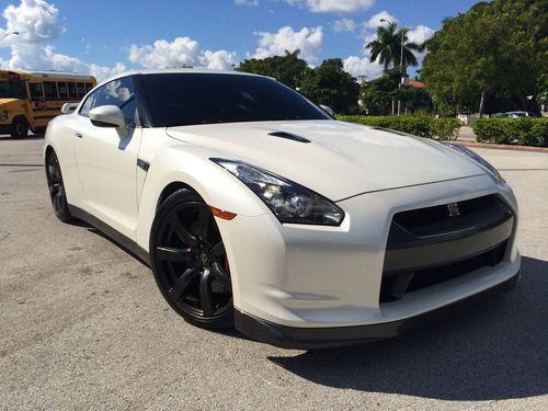 2010 nissan gt-r premium coupe no reserve