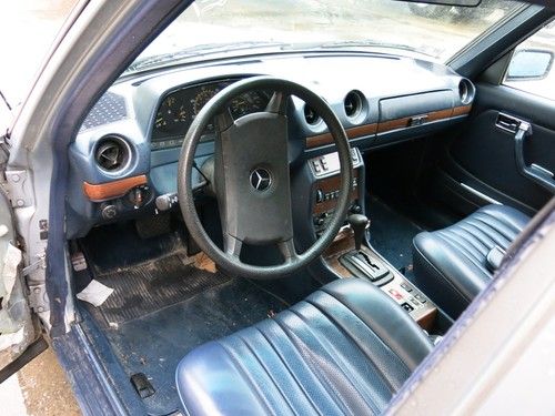 1984 Mercedes 300 TDT TURBO DIESEL WAGON WELL MAINTAINED NO RESERVE **READ**, image 9