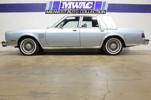 One owner~only 3k miles~pwr windows/locks/seats~new white wall tires~fifth ave!!