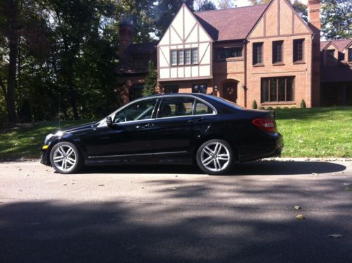 Black on black sport version low mileage  4matic