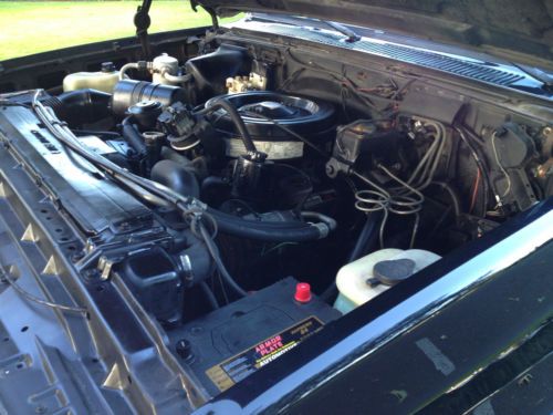 1985 Chevy Silverado K20 6.2 Diesel 4x4 61,000 actual miles, image 21