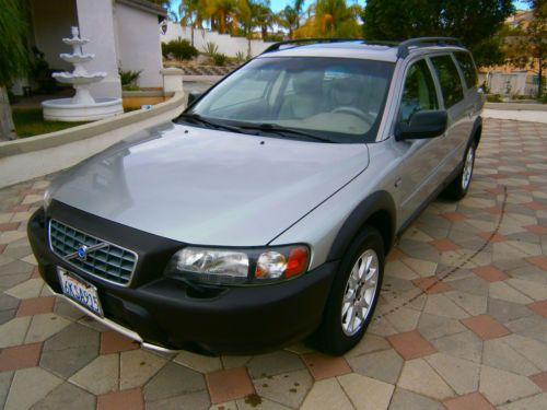 2004 volvo xc70 base wagon 4-door 2.5l