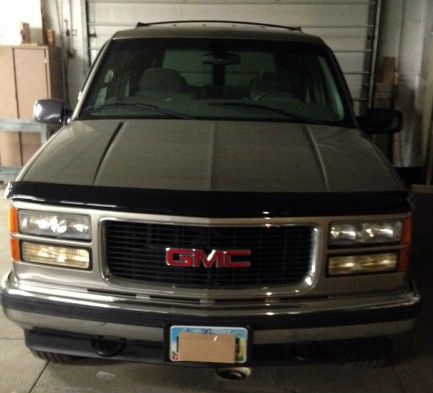 Gmc yukon suv 4x4 !! must see !! miles 84,835 !! no rust !!