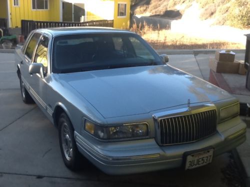 1997 lincoln town car executive sedan 4-door 4.6l, blue