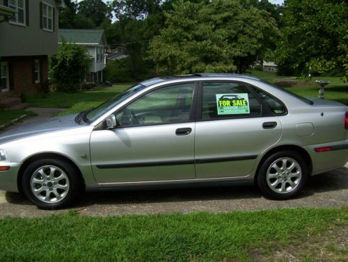 2001 volvo s40 base sedan 4-door 1.9l