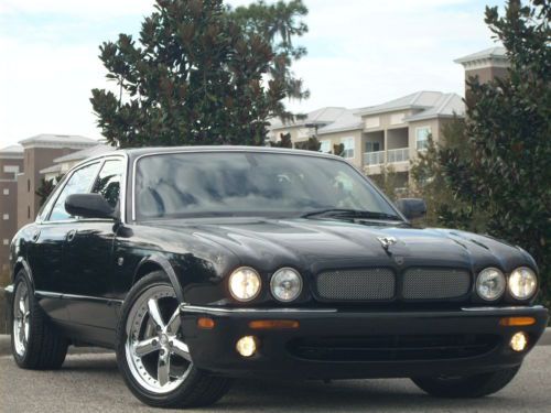 Xjr, black/charcoal,nav,brembos.last yr.of body! one owner!low miles! beautiful!