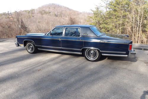 1979 lincoln town car  &#039;&#039;collectors series&#039;&#039;  low miles