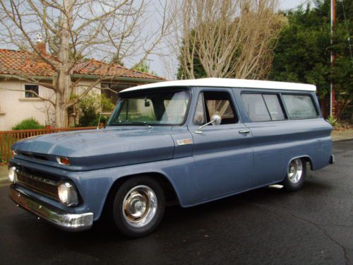 1965 chevrolet suburban, beautiful. 350/350 air ride, barn door cargo doors rare