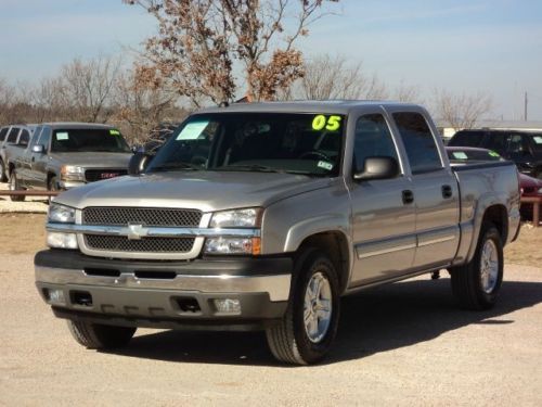 2005 chevy crew z71, one owner, 5.3l v8, cloth, dual climate, fog lights